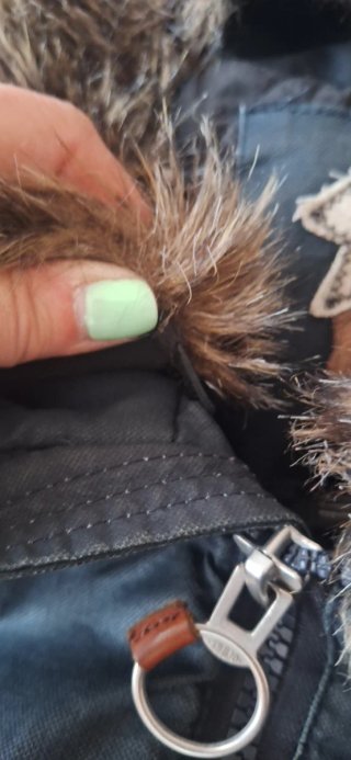 Abrigo impermeable Khujo con cuello de pelo