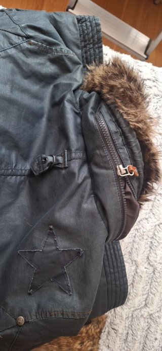 Abrigo impermeable Khujo con cuello de pelo