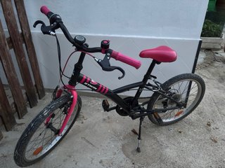 Bici Btwin 20 rosa y negra