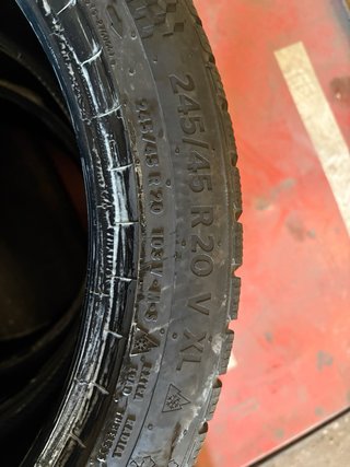 Neumáticos 245/45/20 y 265/40/20