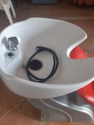 Lavacabezas Peluquería Rojo y Blanco