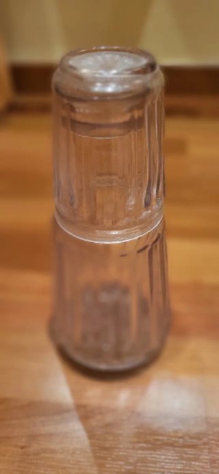 Botella de noche antigua de Agua