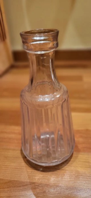 Botella de noche antigua de Agua