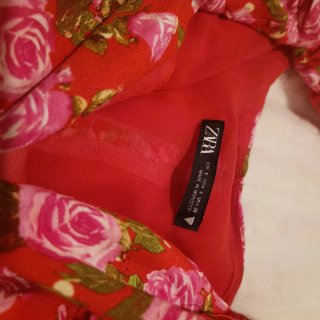 Top Zara Flores Rosas Talla XS