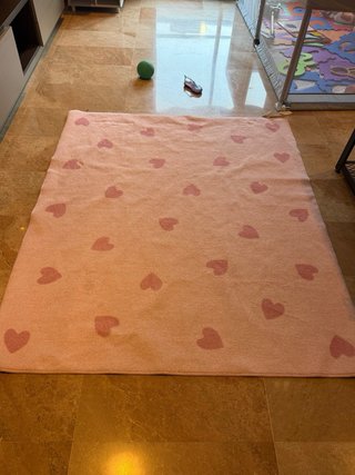 Alfombra IKEA BARNDRÖM Corazones Rosa 133x160