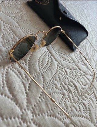 Gafas de sol Ray-Ban doradas y verdes
