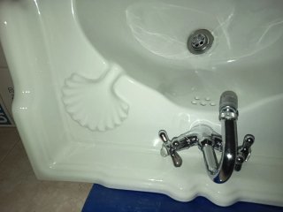 Lavabo de porcelana blanco con pie serie romántica