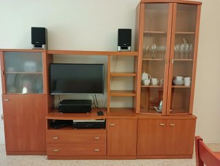 Mueble de salón con vitrina y almacenaje