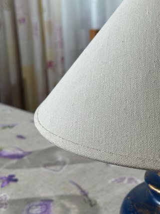 Lámpara de mesa cerámica y tela