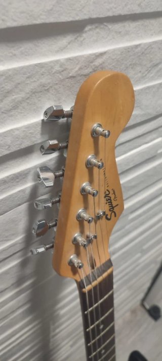 Guitarra Eléctrica Fender Squier