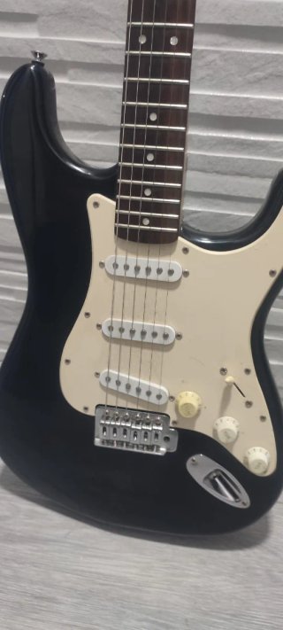 Guitarra Eléctrica Fender Squier
