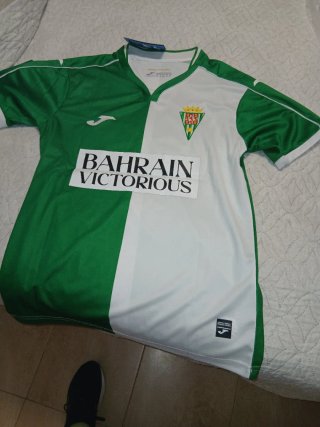 Camiseta   Milan talla XL Camiseta Córdoba talla S