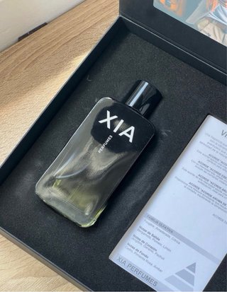 Perfume Hombre Xia Negro Dorado