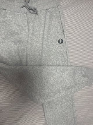 Pantalón chándal Fred Perry gris