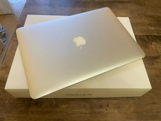 MacBook Air A1466 8GB 256GB Plata