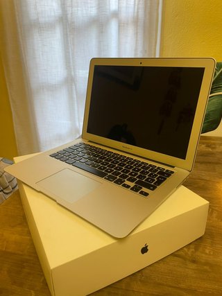 MacBook Air A1466 8GB 256GB Plata