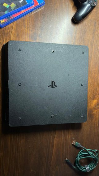 Pack: PS4 Slim 1TB + 2 Mandos + juegos
