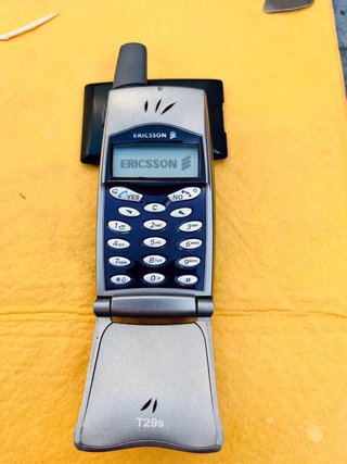 Ericsson T29s Teléfono Móvil Clamshell