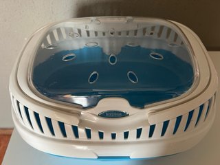 Transportín para conejo azul y blanco