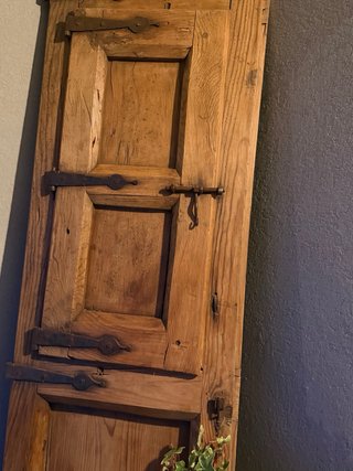 Ventana Antigua con Espejo