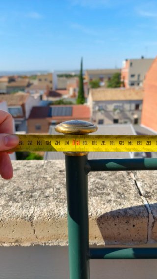 Cabecero de forja verde y dorado para cama de 1,35