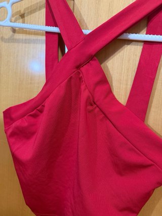 Top rojo tirantes cruzados