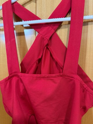 Top rojo tirantes cruzados