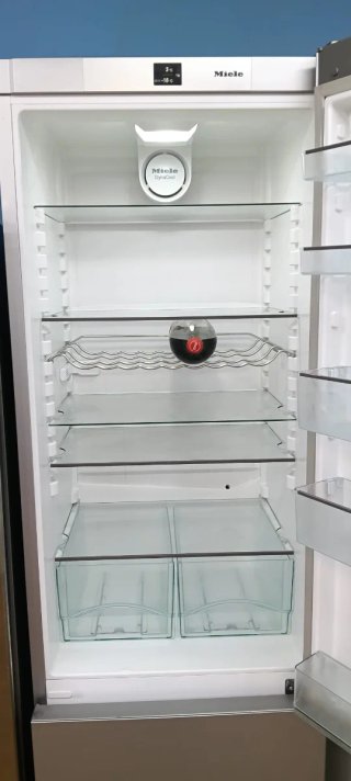 NEVERA COMBI MIELE NO FROST ENERGÍA A+