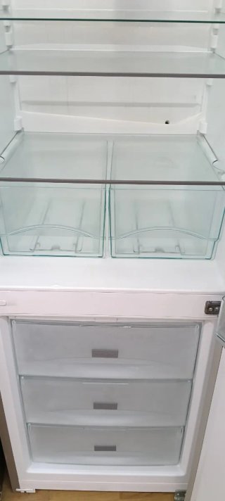 NEVERA COMBI MIELE NO FROST ENERGÍA A+