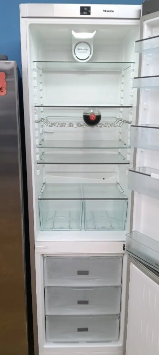 NEVERA COMBI MIELE NO FROST ENERGÍA A+