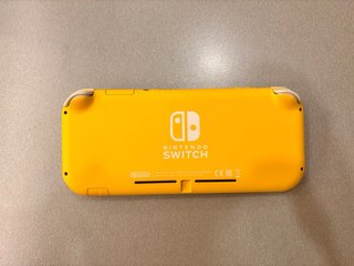 Nintendo Switch Lite Amarilla + Caja + Cargador
