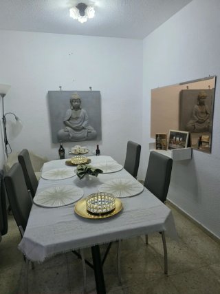 Mesa cristal y 4 sillas comedor