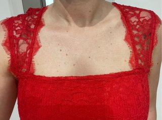 Vestido rojo encaje invitada