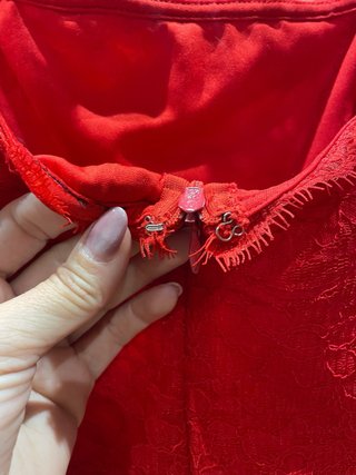 Vestido rojo encaje invitada