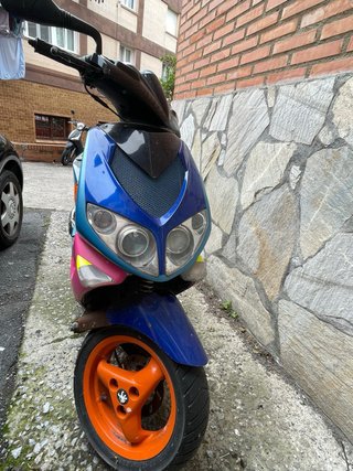 Peugeot Speedfight Scooter Azul/Naranja/Rosa