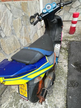 Peugeot Speedfight Scooter Azul/Naranja/Rosa