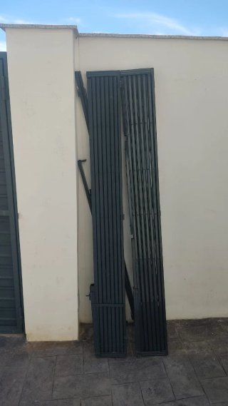 Ventana abatible de aluminio