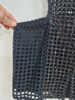 Top negro lentejuelas rejilla