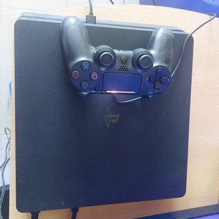 Playstation 4 (PS4) Nera