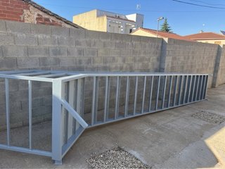 Escalera industrial metálica galvanizada 4 metros