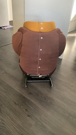 Silla de coche Cybex marrón y mostaza