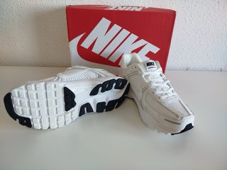 Nike Zoom Vomero 5 talla 42 y 43