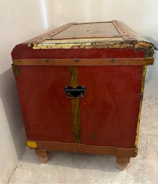 Baúl antiguo madera y metal para restaurar