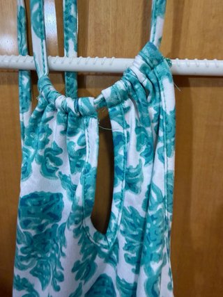 Top corto aguamarina y blanco