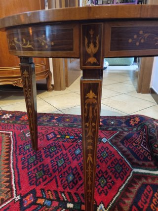 Tavolino rotondo in stile Maggiolini
