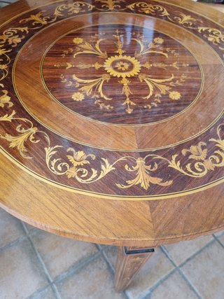 Tavolino rotondo in stile Maggiolini