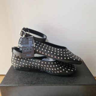 Bailarinas Massimo Dutti pulsera tachas