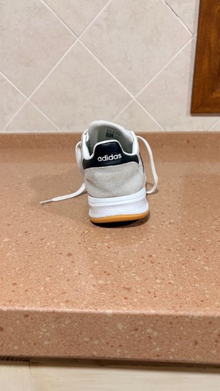Zapatillas Adidas Blancas y Negras