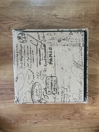 Sgabello pieghevole con spazio di archiviazione