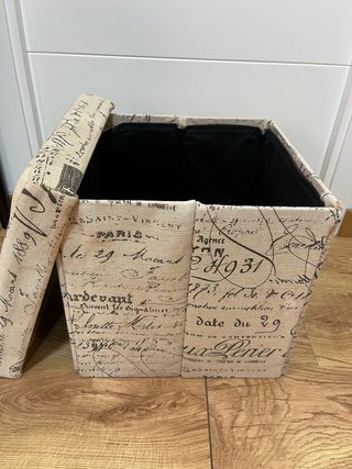 Sgabello pieghevole con spazio di archiviazione
